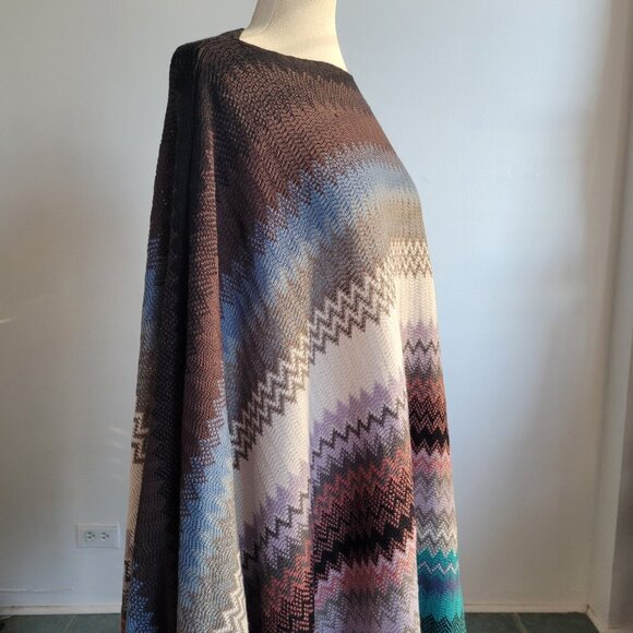 Le Moda Women's Zig Geometric Fringe Multi-colored Poncho (Size: One Size) - Picture 5 of 12